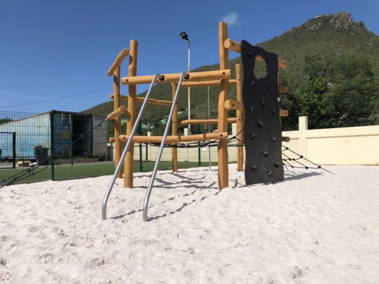 Sint Maarten Football Federation Sint Maarten Juegos Infantiles madera exterior