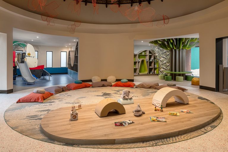 ZemiMiches_play_indoor_dominican republic