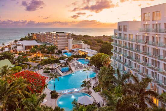 Maho Beach Sint Maarten_fitness_installation_sunset